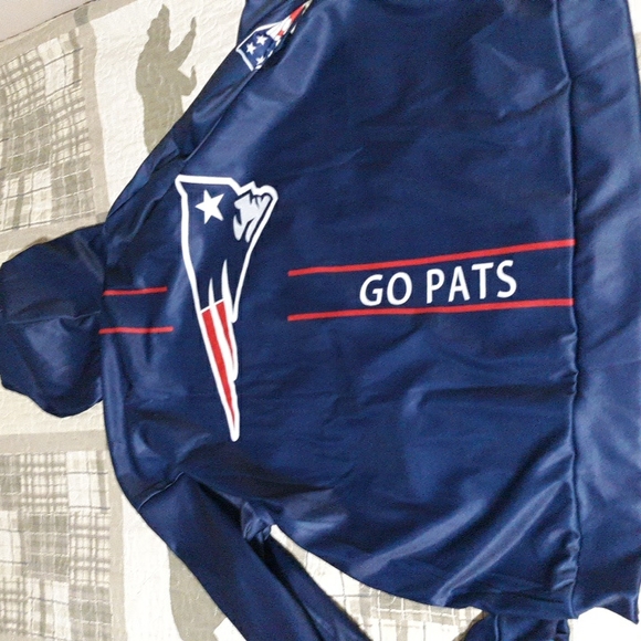 Patriots hoodie that's kinda silky, and in perfect shape. It's an awesome hoodie - Picture 2 of 2